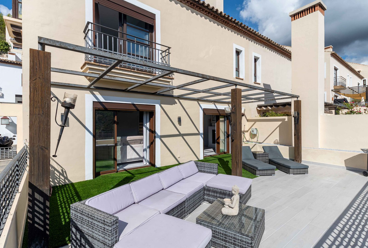 9d56d1a56d8497263d44601fb87822cb - 16