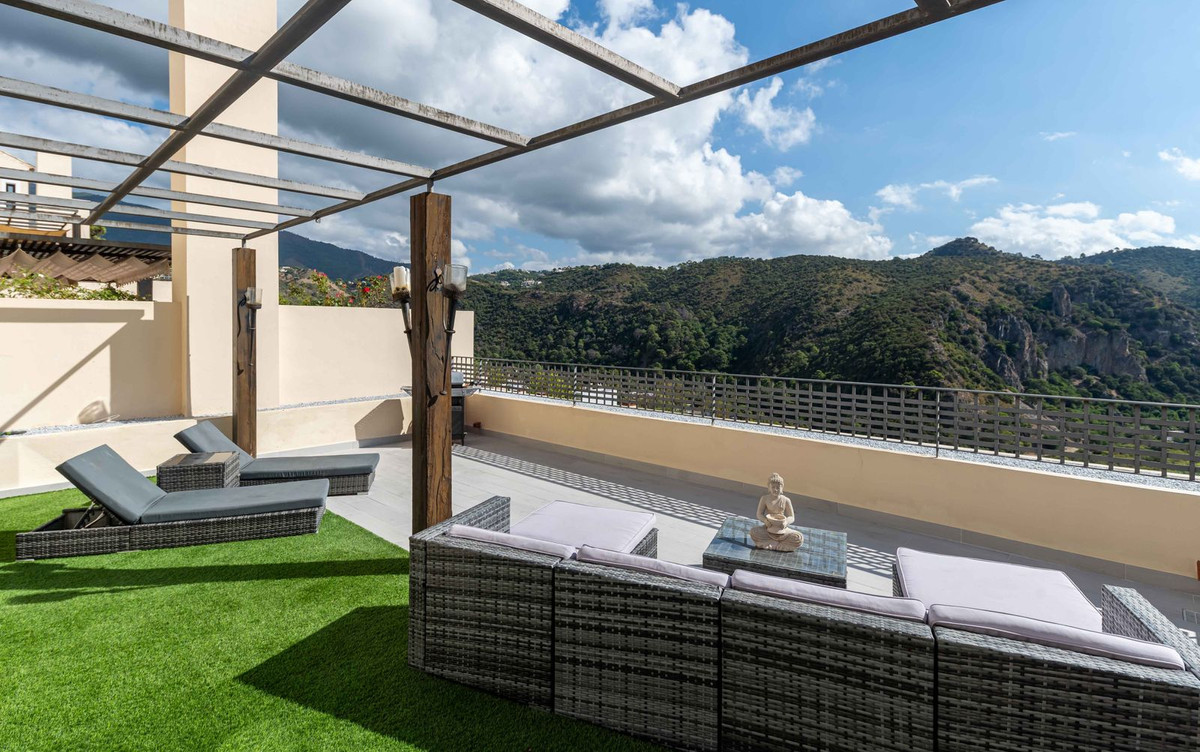 9d56d1a56d8497263d44601fb87822cb - 17