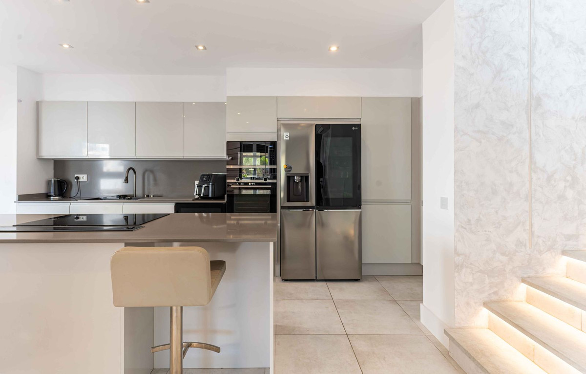 9d56d1a56d8497263d44601fb87822cb - 2