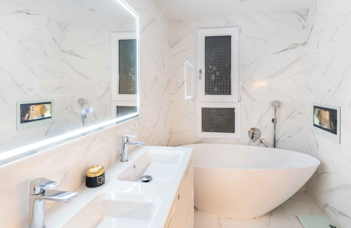 9d56d1a56d8497263d44601fb87822cb - 21