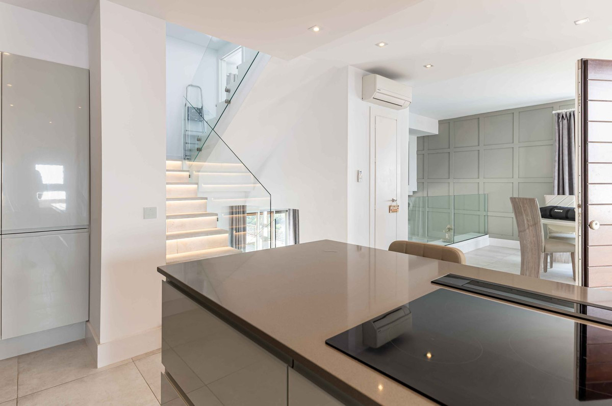 9d56d1a56d8497263d44601fb87822cb - 25