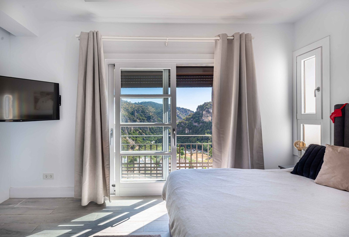 9d56d1a56d8497263d44601fb87822cb - 27