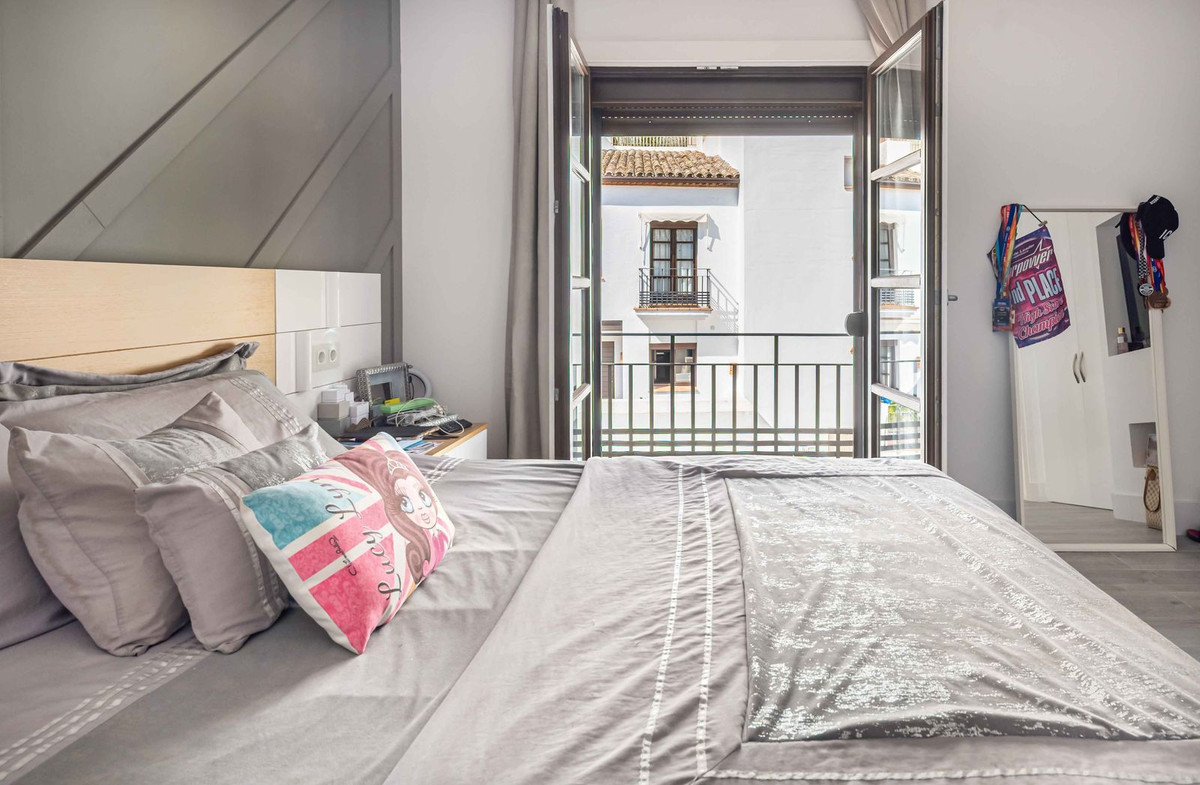 9d56d1a56d8497263d44601fb87822cb - 33