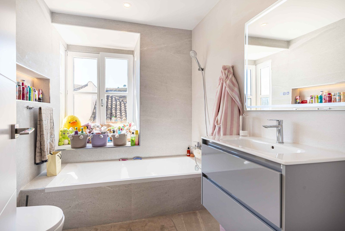 9d56d1a56d8497263d44601fb87822cb - 34