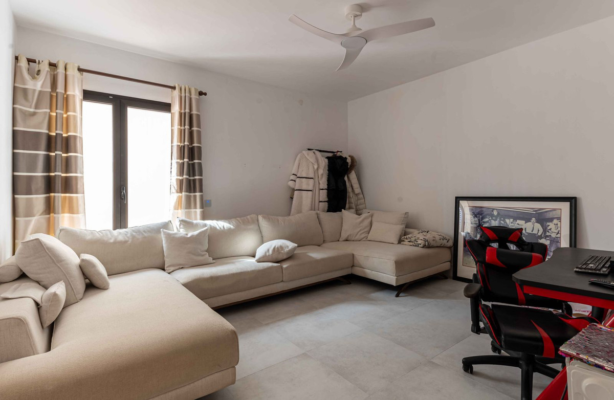 9d56d1a56d8497263d44601fb87822cb - 35