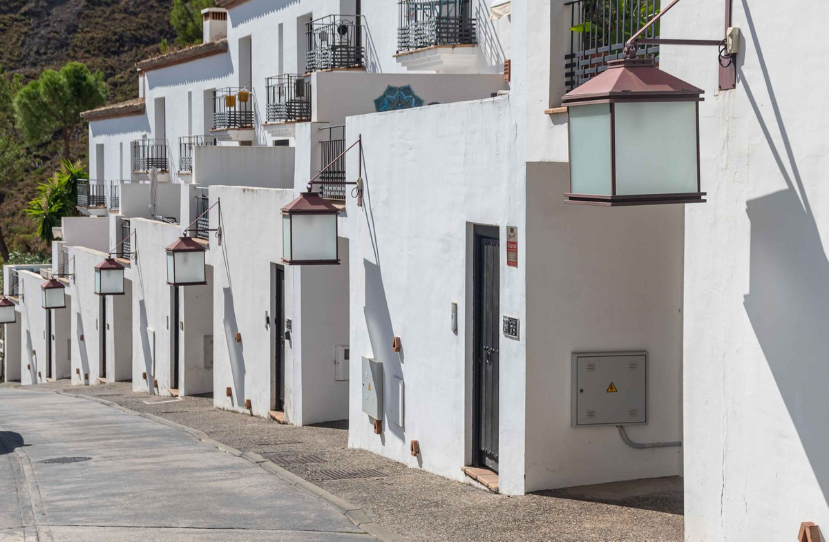 9d56d1a56d8497263d44601fb87822cb - 41