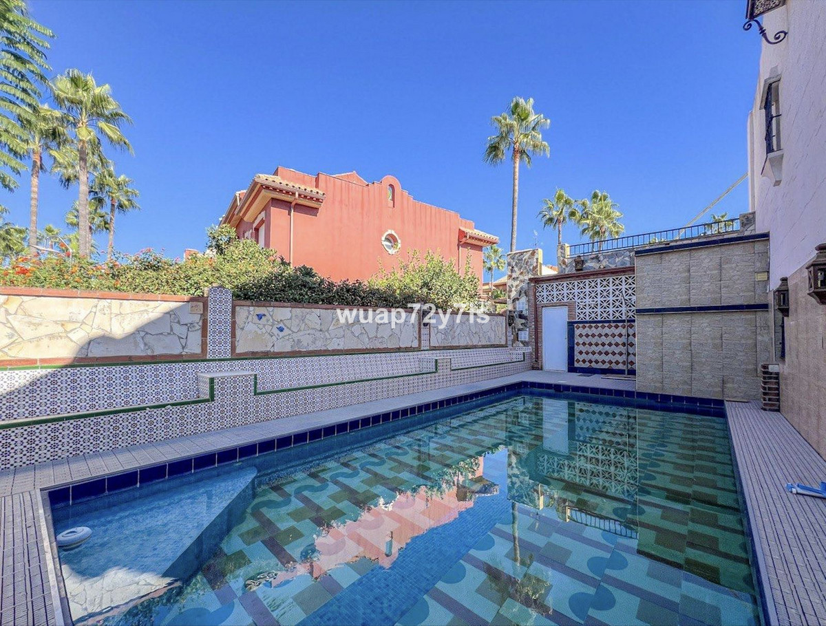 9f234c40e39f3ff38f2982829bb6eec6 - 12