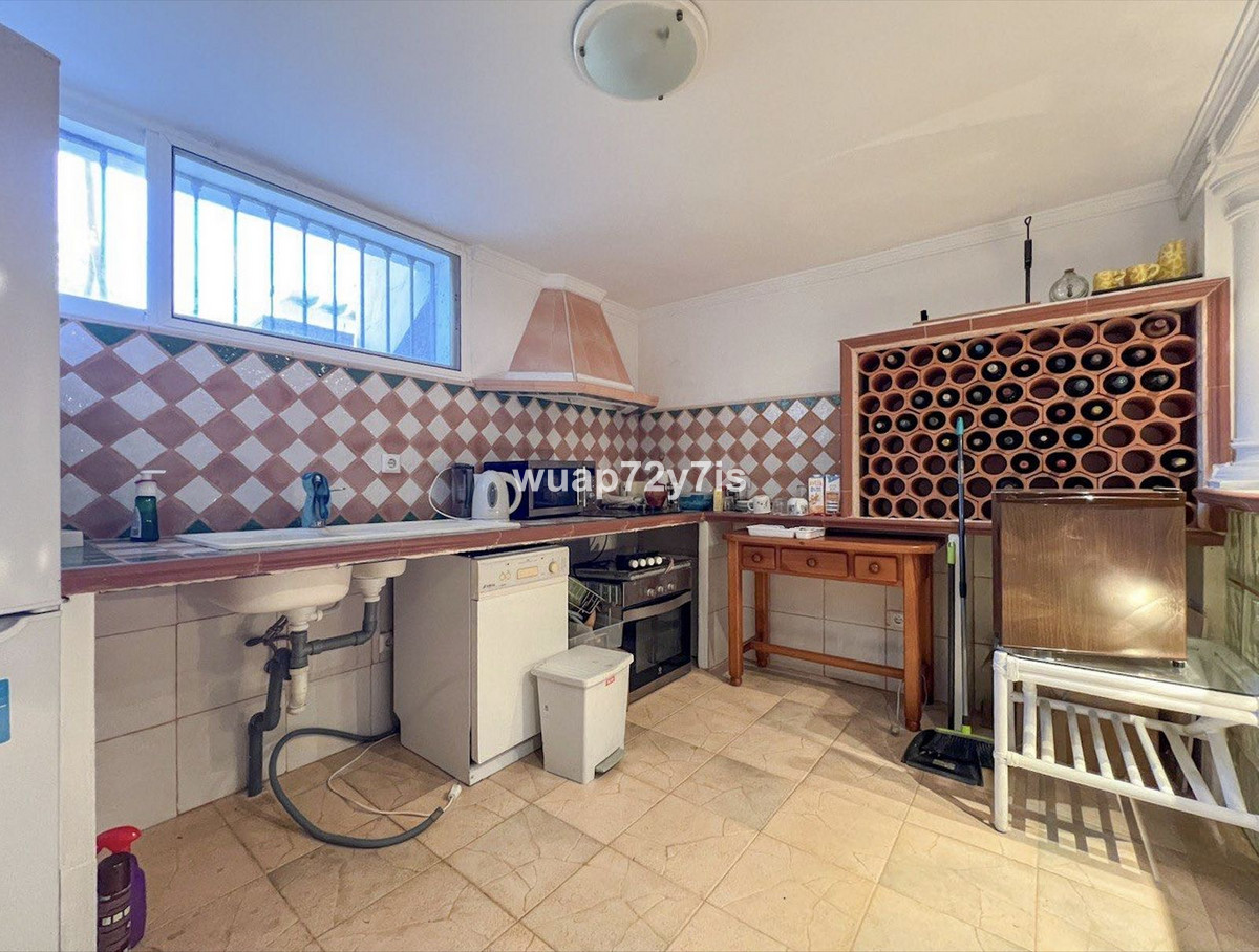 9f234c40e39f3ff38f2982829bb6eec6 - 30