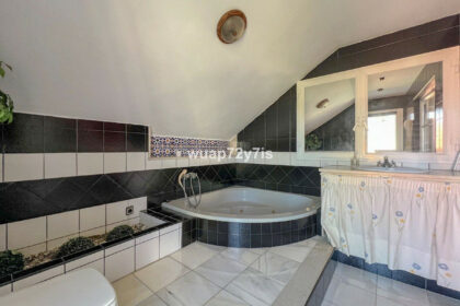 9f234c40e39f3ff38f2982829bb6eec6 - 32