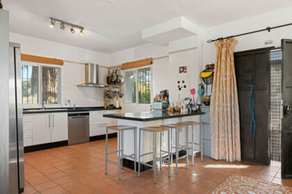 a25a9c23c0d8a91ce122a0f6d05121cc - 15