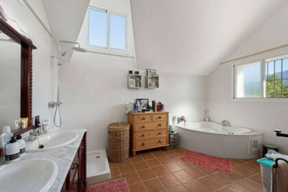 a25a9c23c0d8a91ce122a0f6d05121cc - 20