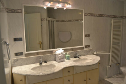 a40e3a897f1685494ba024e83099a0ab - 32