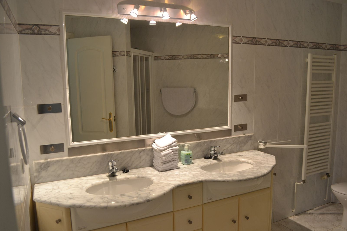 a40e3a897f1685494ba024e83099a0ab - 32