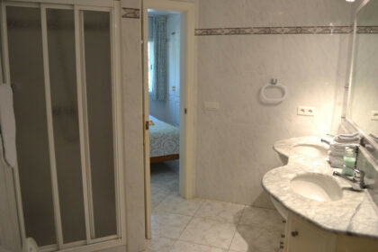 a40e3a897f1685494ba024e83099a0ab - 33