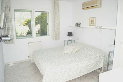 a40e3a897f1685494ba024e83099a0ab - 34