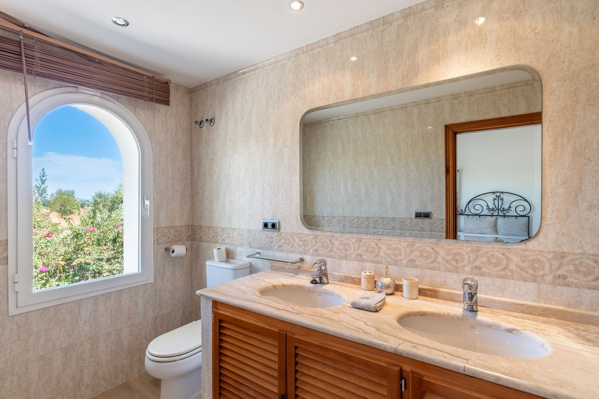 a55cee0dcbafd7754d6878573f8afa4a - 33