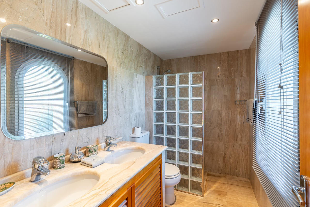 a55cee0dcbafd7754d6878573f8afa4a - 37