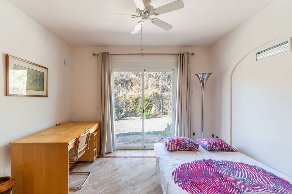 a55cee0dcbafd7754d6878573f8afa4a - 38