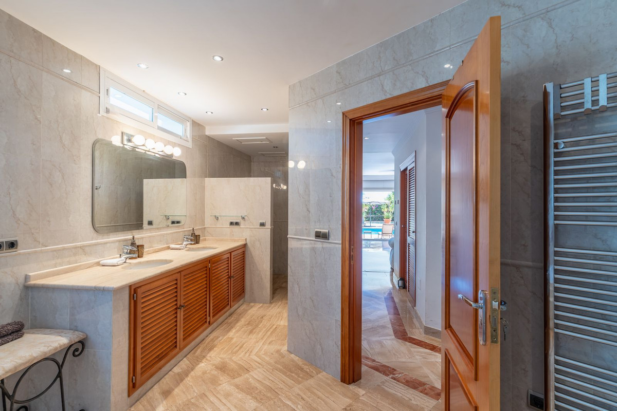 a55cee0dcbafd7754d6878573f8afa4a - 42