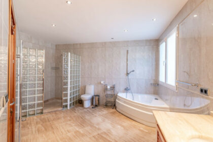 a55cee0dcbafd7754d6878573f8afa4a - 43