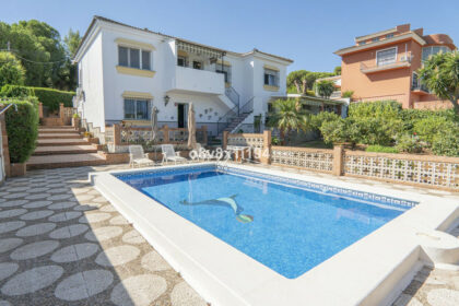 a5cff2b7bd8f5ab20b82152b736e10cf - 32