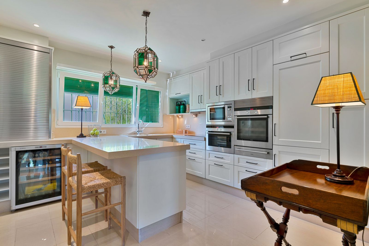 a6098dd2606b4f891792912007e636a5 - 1