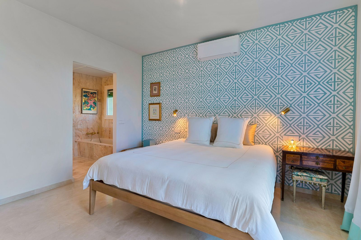 a6098dd2606b4f891792912007e636a5 - 14