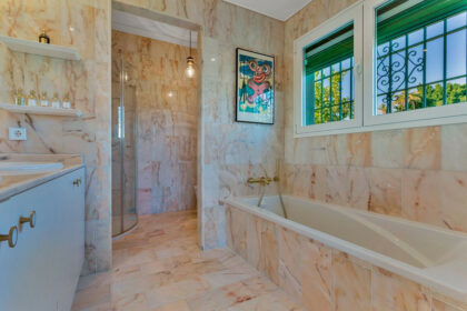 a6098dd2606b4f891792912007e636a5 - 15