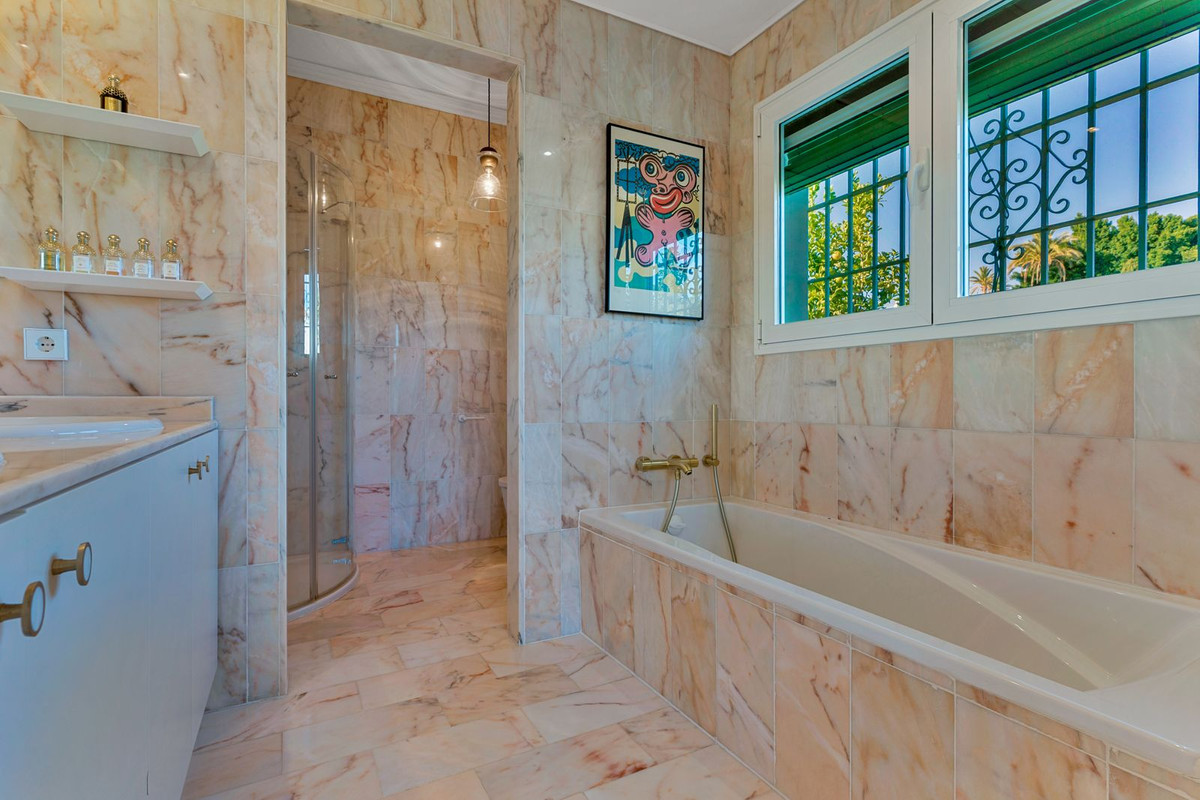 a6098dd2606b4f891792912007e636a5 - 15