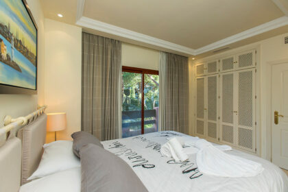 a64d5b63f2aebe2809f89308534bb90b - 11