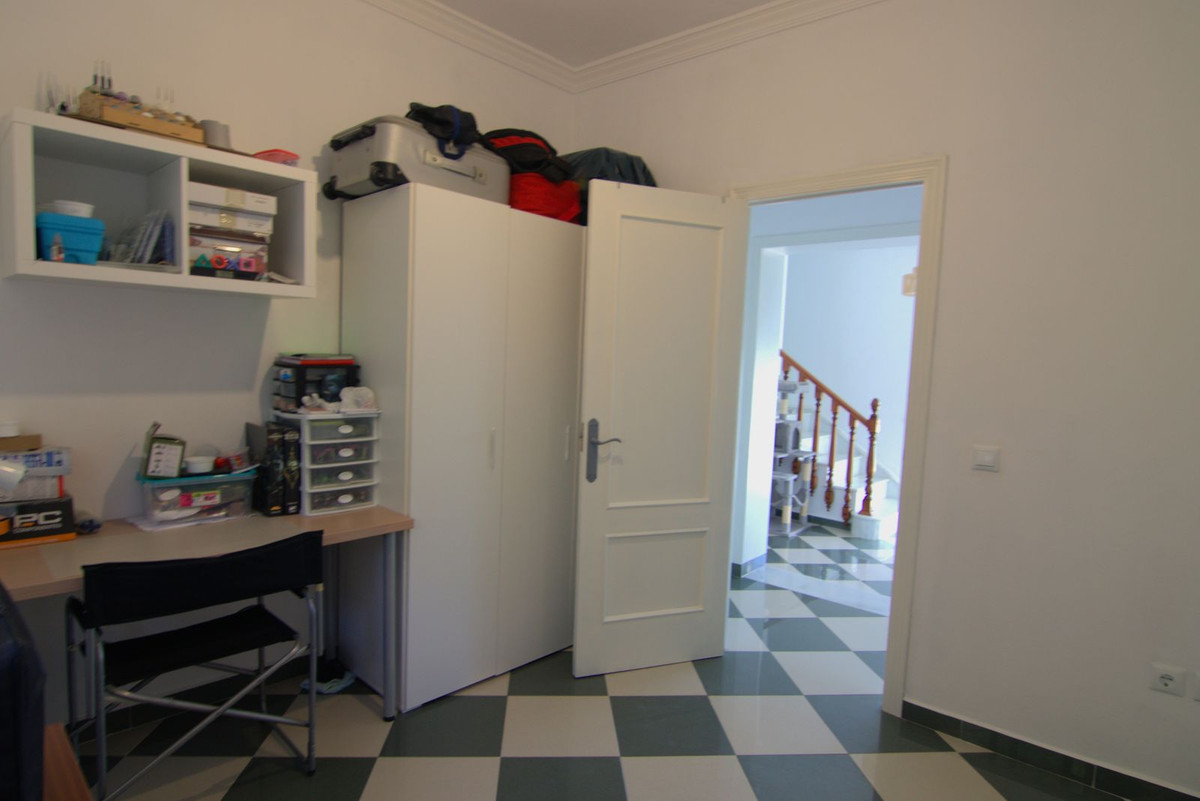 a8ebf531786c6958764546aea835fe2e - 24