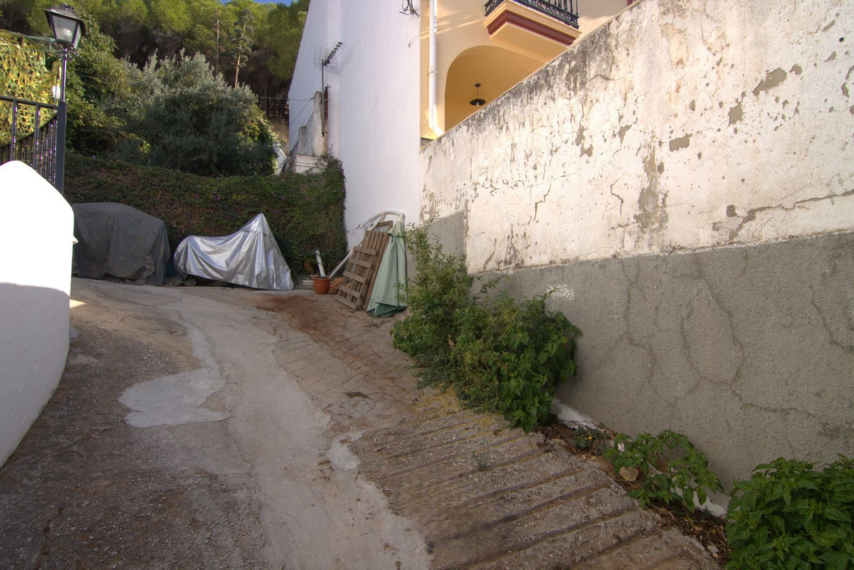 a8ebf531786c6958764546aea835fe2e - 34