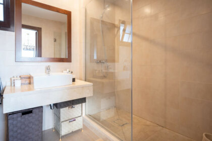 a94cf7180173291a0ae707925cc86b64 - 24