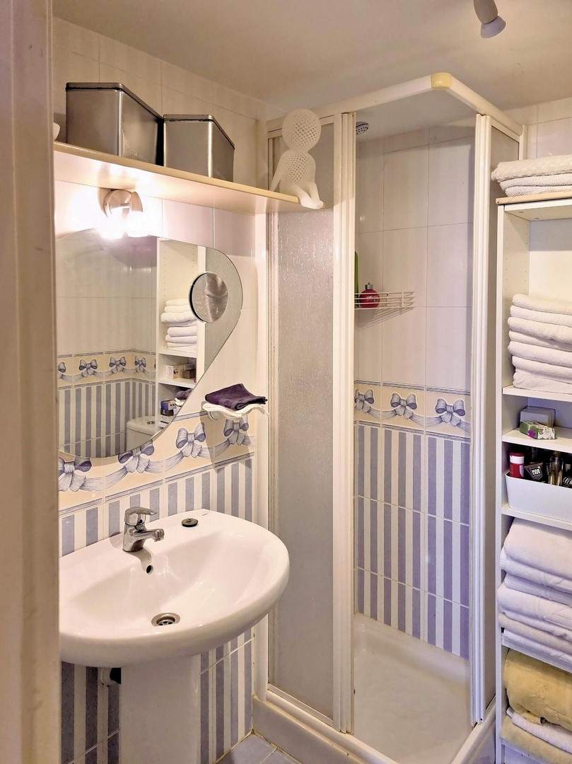 a9f628454ea0224a7b45aa681cbfbab6 - 10