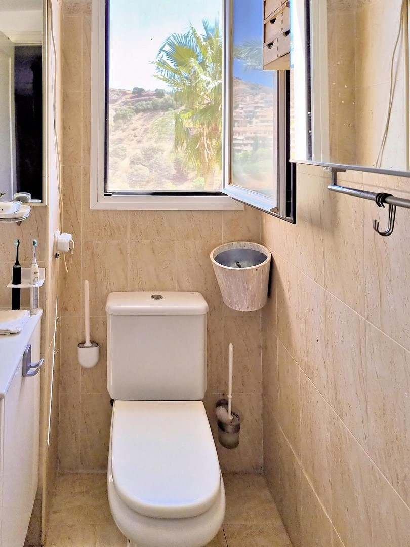 a9f628454ea0224a7b45aa681cbfbab6 - 16