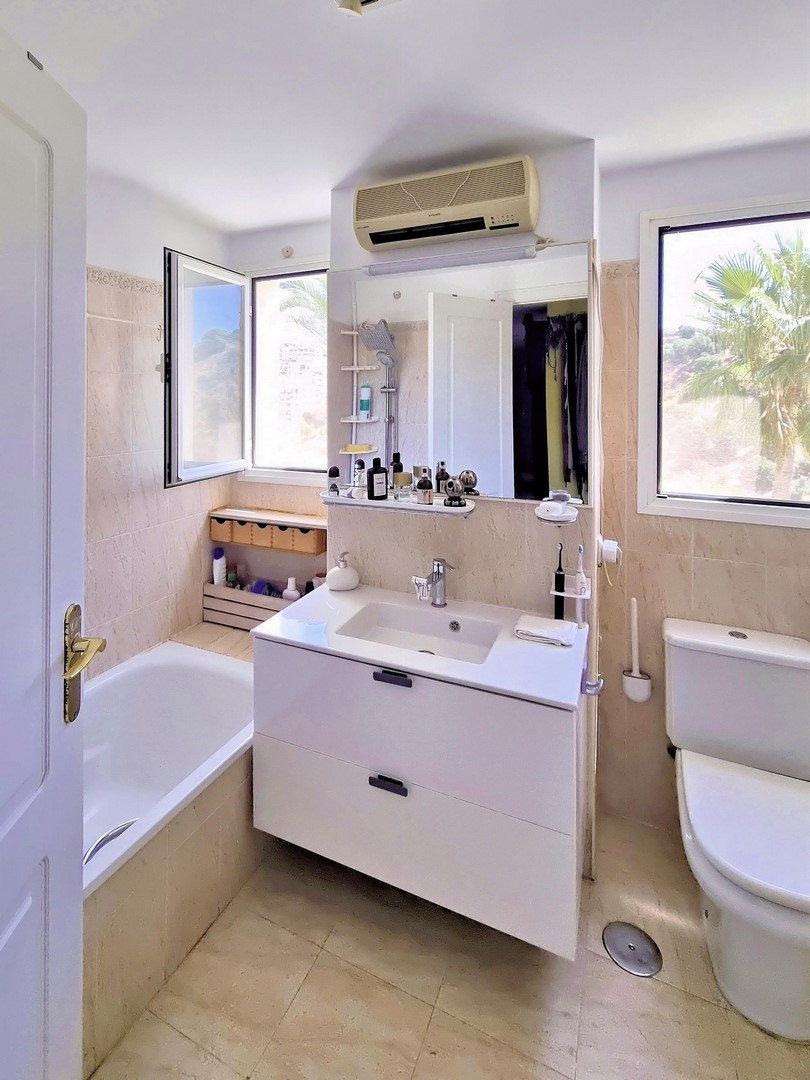 a9f628454ea0224a7b45aa681cbfbab6 - 17