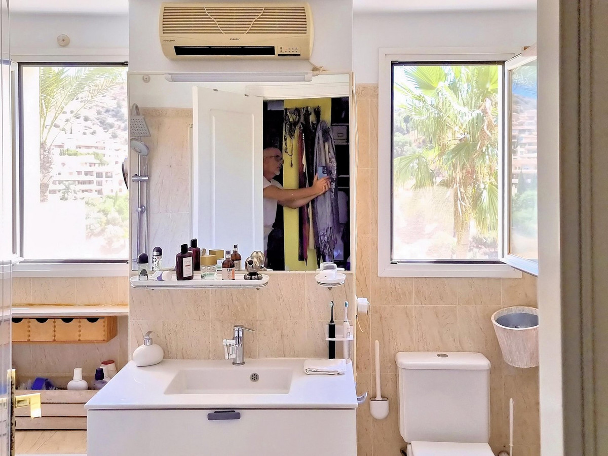 a9f628454ea0224a7b45aa681cbfbab6 - 18