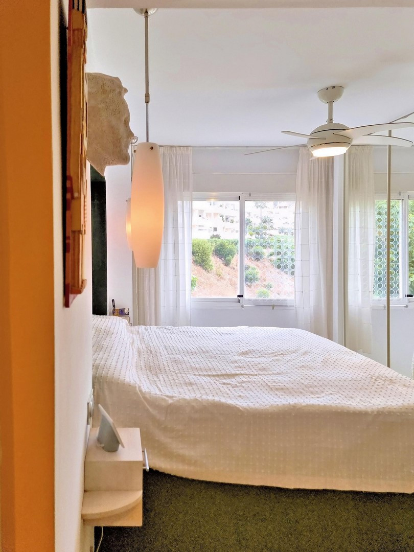 a9f628454ea0224a7b45aa681cbfbab6 - 24