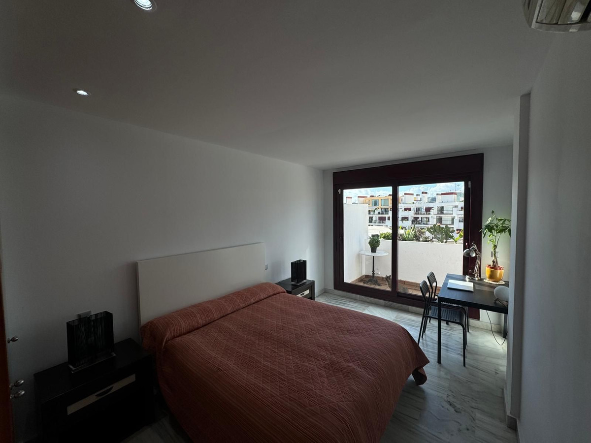 aa3f4922193795290c4d93a53d65e5e7 - 17