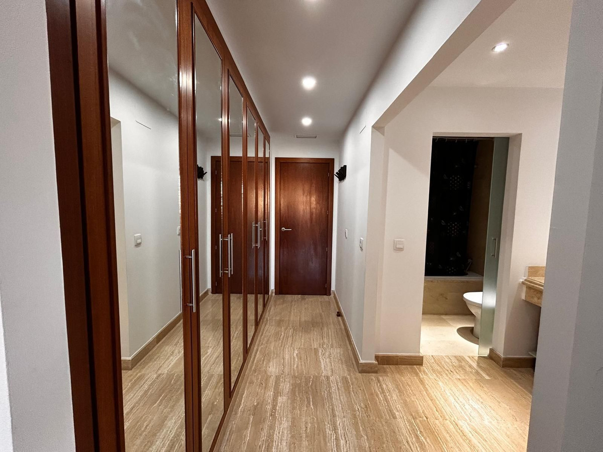 aa3f4922193795290c4d93a53d65e5e7 - 18