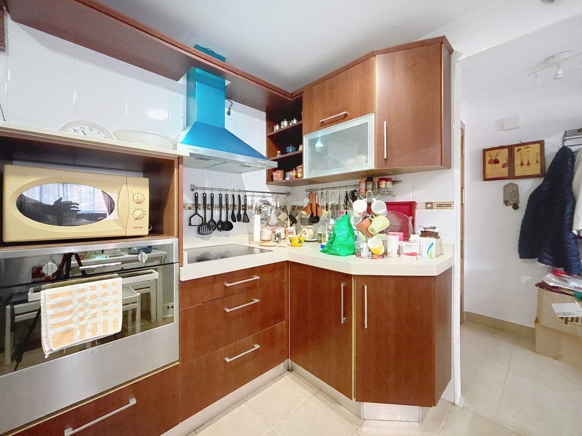 aaf179d7f317780297fad3b3872d0c1b - 12