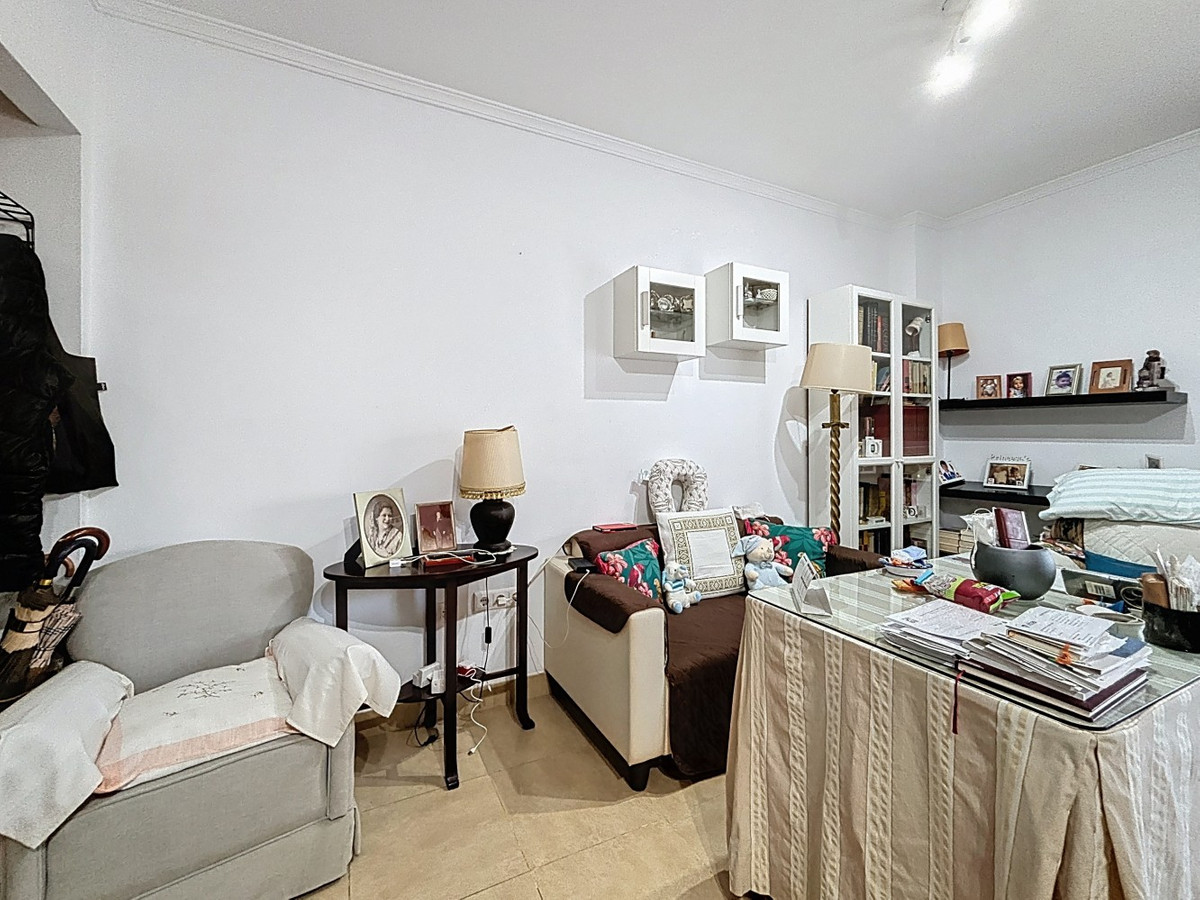 aaf179d7f317780297fad3b3872d0c1b - 9