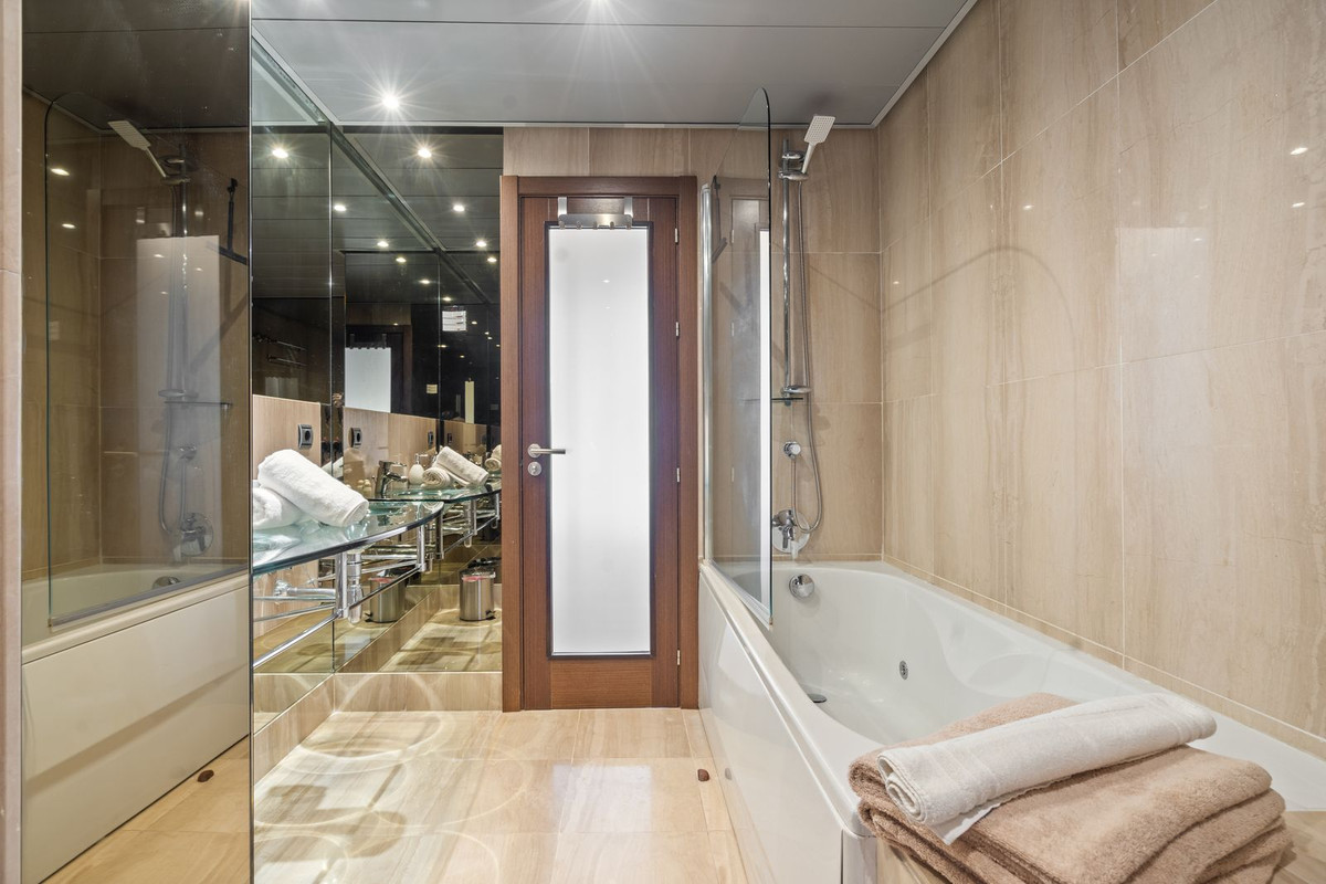 aafe6628320136bf1ab8dee46a4d6c1f - 10