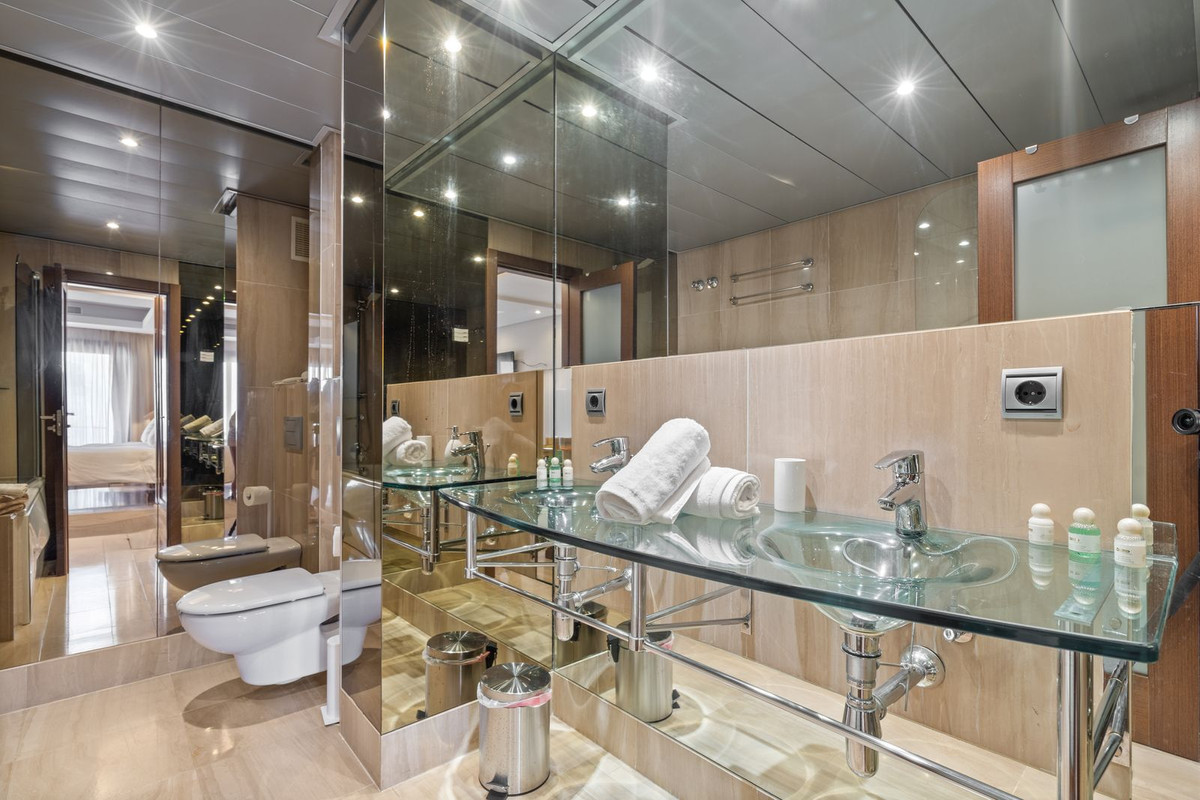 aafe6628320136bf1ab8dee46a4d6c1f - 12