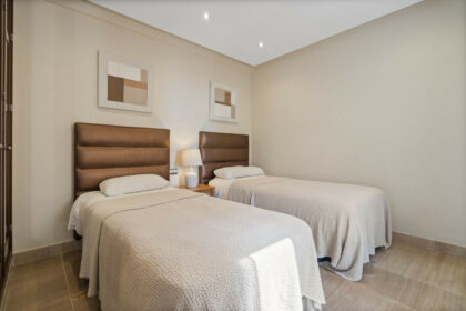 aafe6628320136bf1ab8dee46a4d6c1f - 13