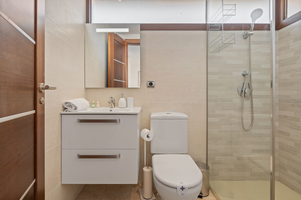 aafe6628320136bf1ab8dee46a4d6c1f - 14