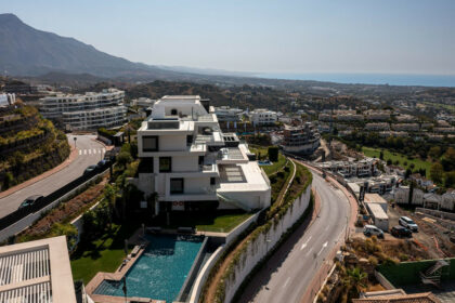 ab1ad56e7297662cdaab56a418a6fe9c - 57