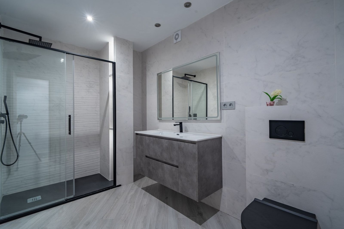 ab4ce514539bb0119e1a7e22e26e399e - 23