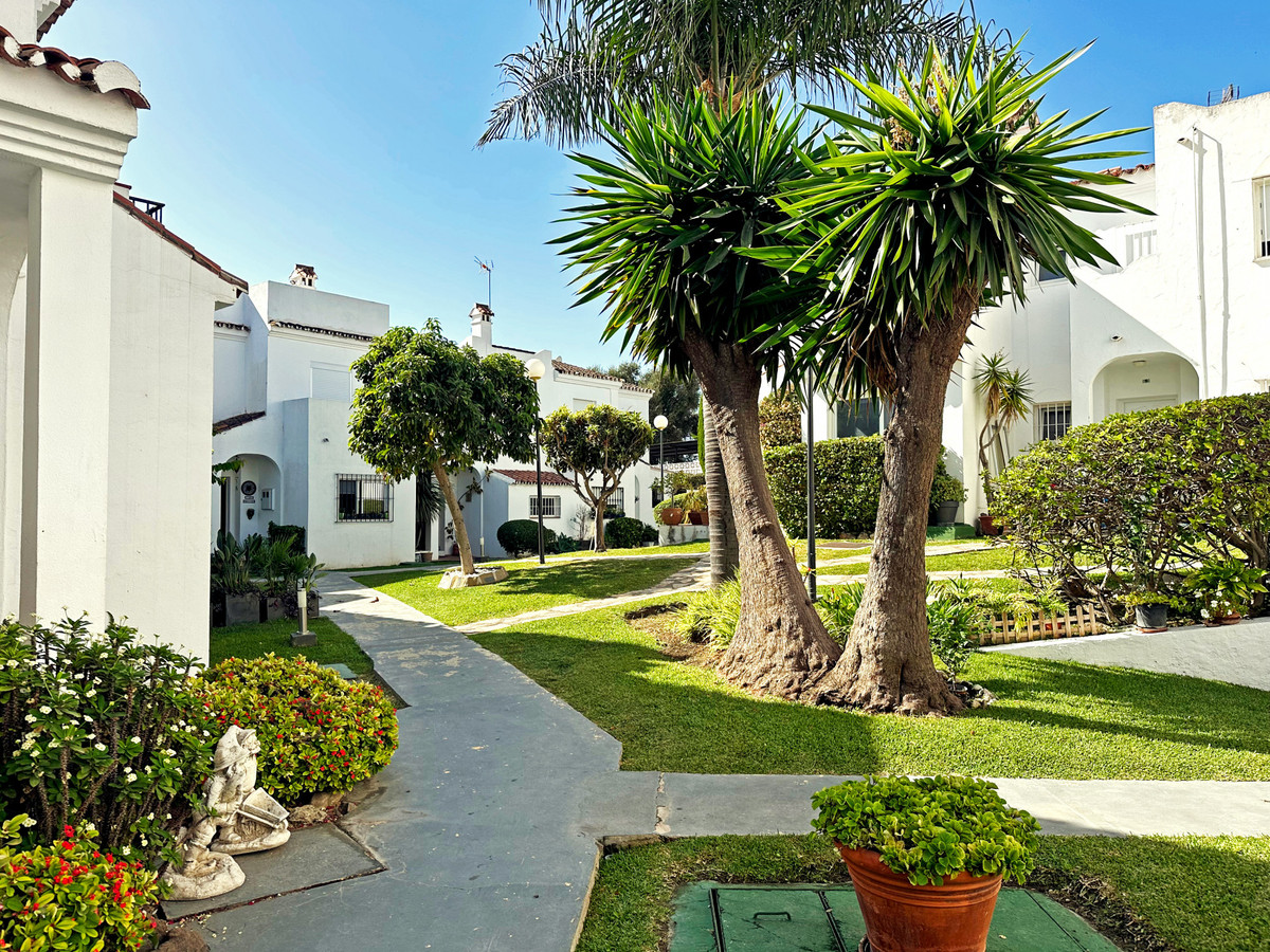 abf8c8161ed079af51cf1c8324170036 - 18