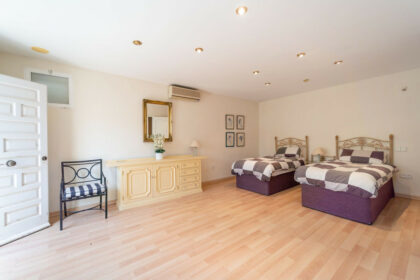 ac62e0d29ff5c74fe0ff91da85612230 - 76